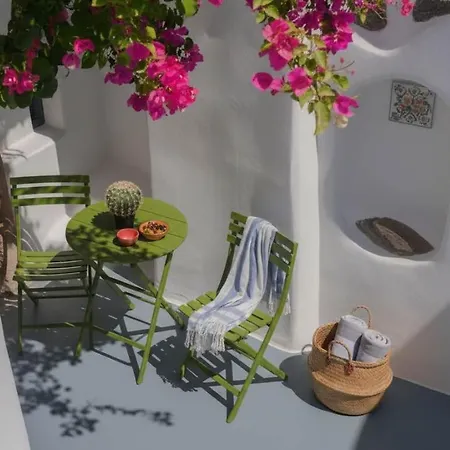 Hébergement de vacances Ira Sea View Couple With Rooftop Jacuzzi *