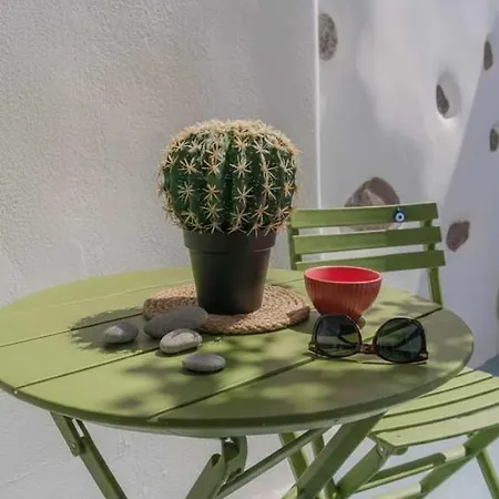 Ira Sea View Couple With Rooftop Jacuzzi