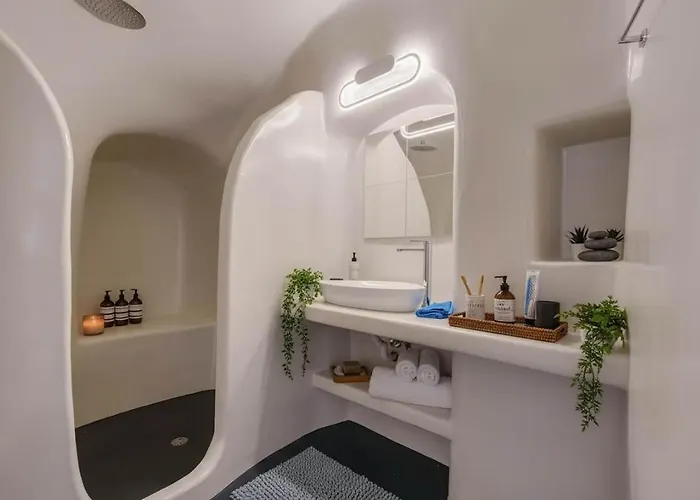 Ira Sea View Couple With Rooftop Jacuzzi